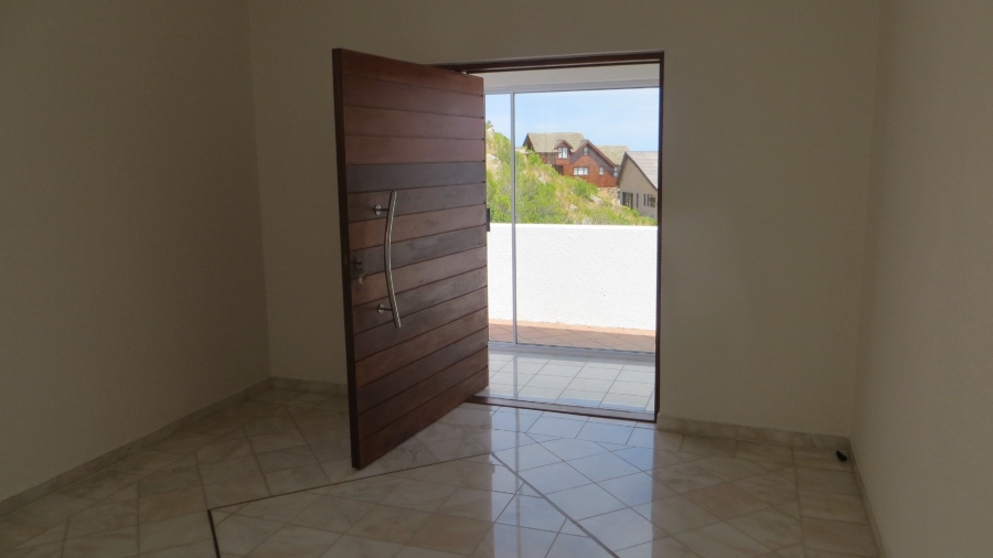 5 Bedroom Property for Sale in Mountainside Western Cape